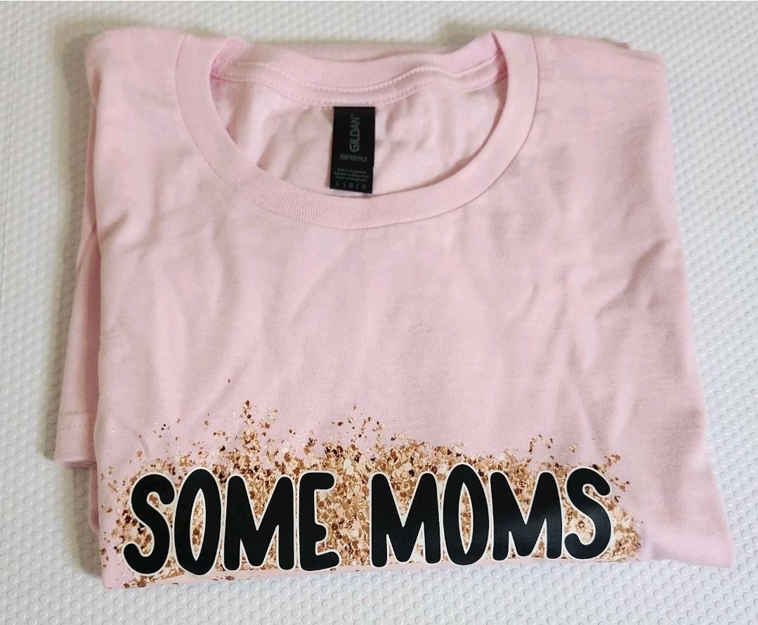 Funny Mom Tee " Some Moms Cuss"  Size L Softstyle Light Pink Crewneck Tee