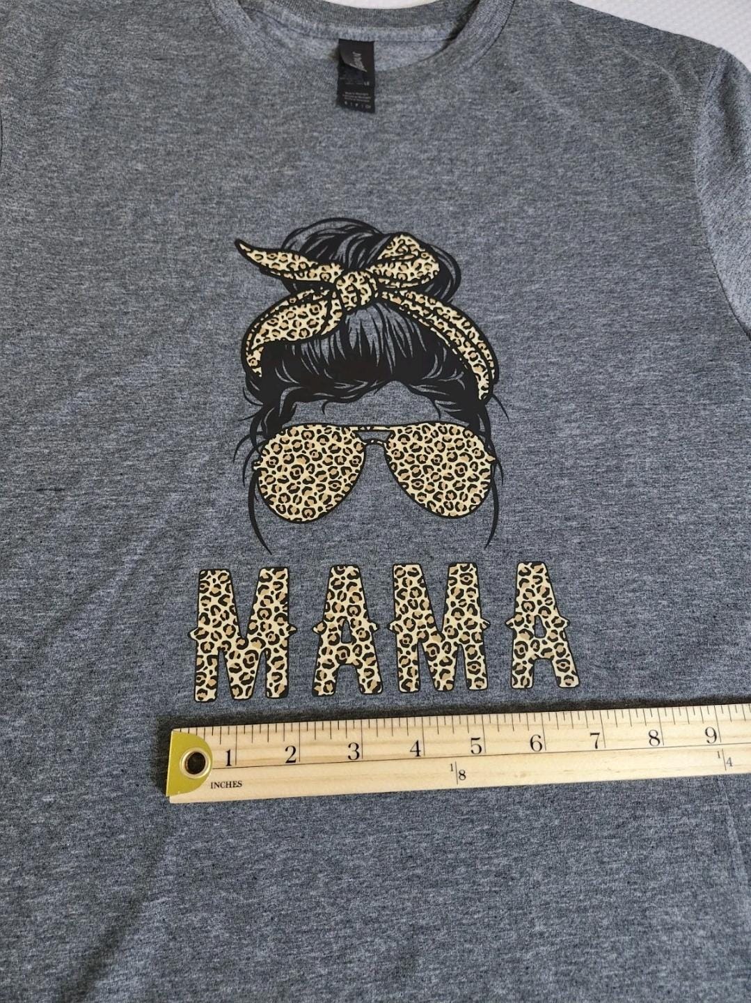 Mama Leopard Sunglasses Messy Bun Graphic Tee – Heather Gray Crewneck Small