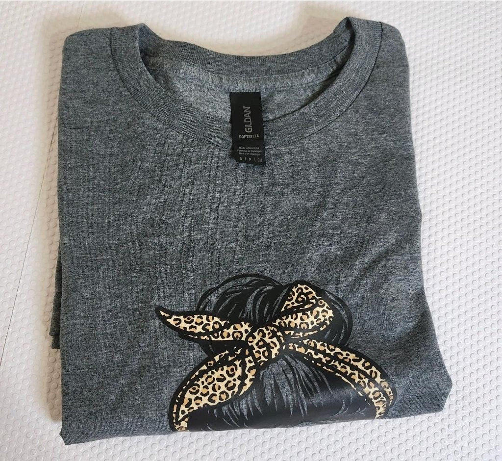 Mama Leopard Sunglasses Messy Bun Graphic Tee – Heather Gray Crewneck Small