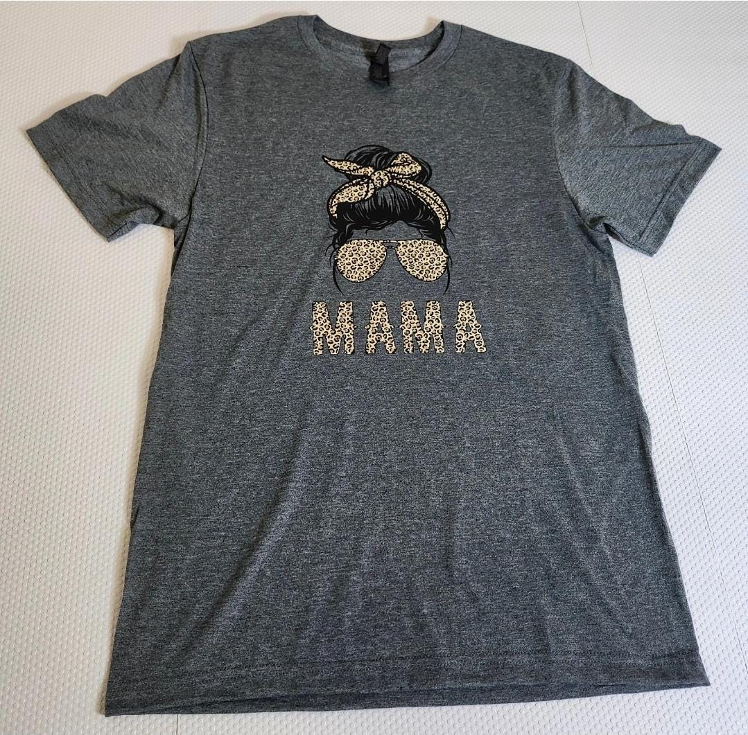 Mama Leopard Sunglasses Messy Bun Graphic Tee – Heather Gray Crewneck Small